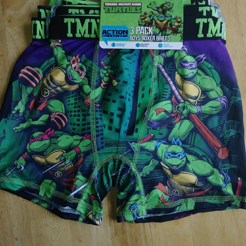 Brand new pack of TMNT 3pack boys size 8